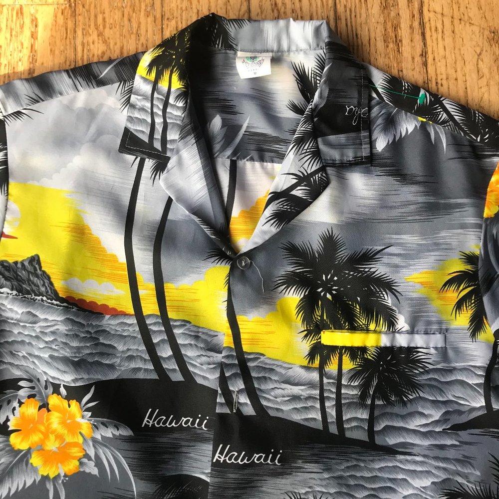 Royal Creations Hawaii ~ Hawaiian Shirt